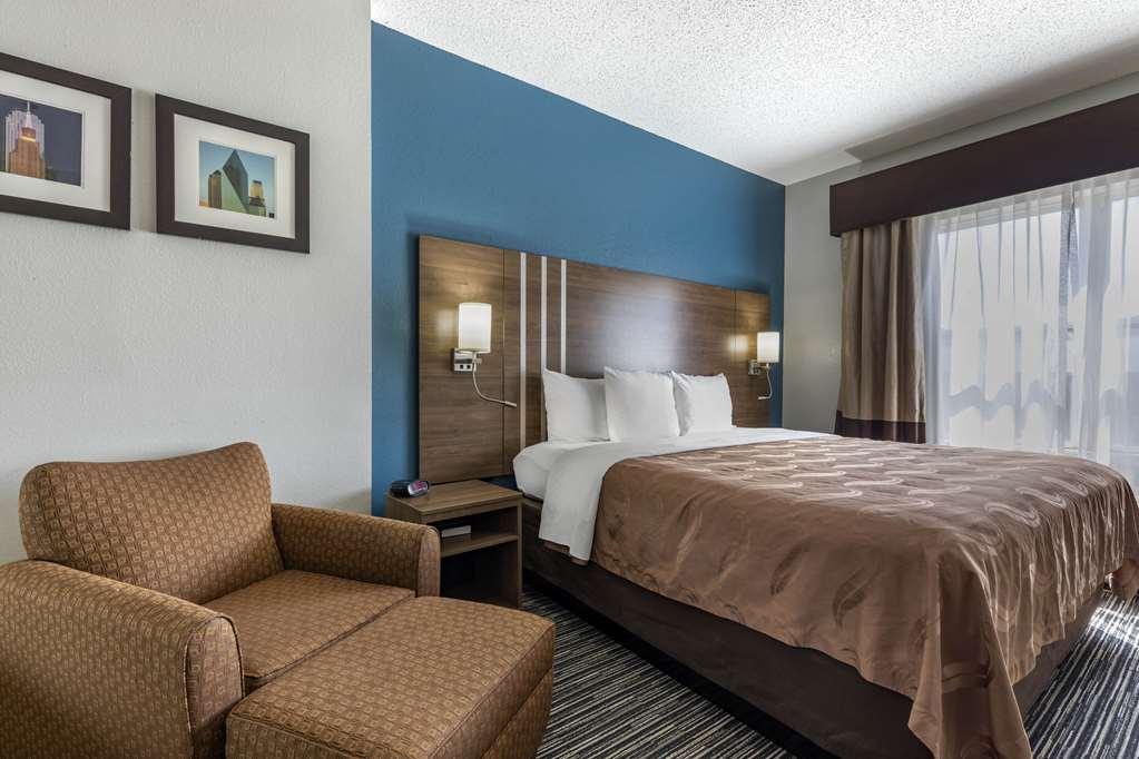 Quality Inn & Suites I-35 E-Walnut Hill Dallas Habitación foto